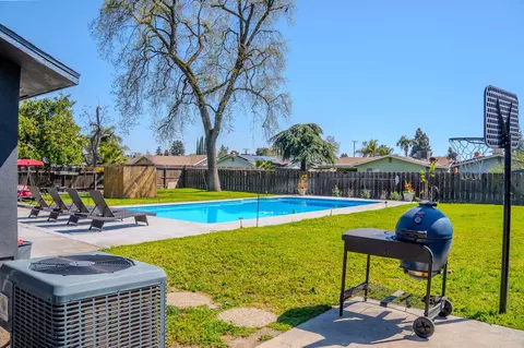 Exterior - 4005 W Iris Ave, Visalia, CA 93277 photo 11 of 14