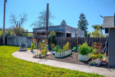 Exterior - 4005 W Iris Ave, Visalia, CA 93277 photo 12 of 14