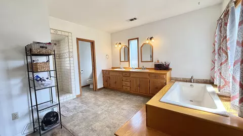 Bath - 4005 W Iris Ave, Visalia, CA 93277 photo 1 of 10