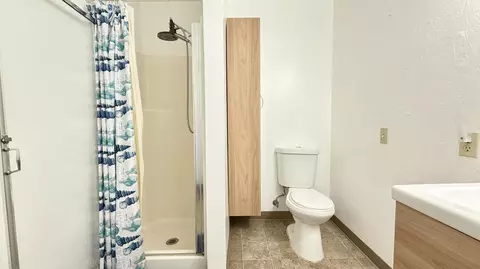Bath - 4005 W Iris Ave, Visalia, CA 93277 photo 8 of 10