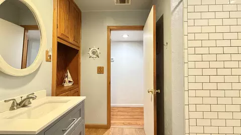 Bath - 4005 W Iris Ave, Visalia, CA 93277 photo 7 of 10