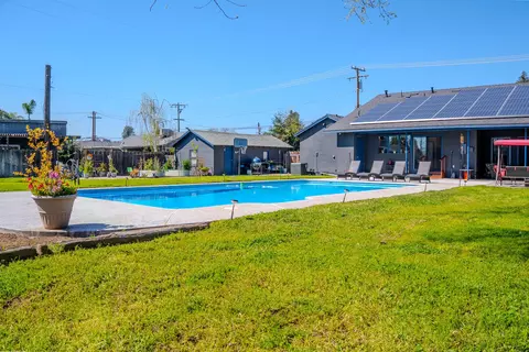 Exterior - 4005 W Iris Ave, Visalia, CA 93277 photo 10 of 14