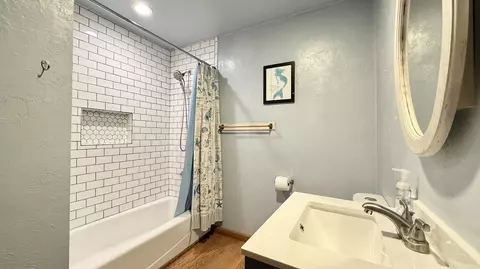 Bath - 4005 W Iris Ave, Visalia, CA 93277 photo 5 of 10