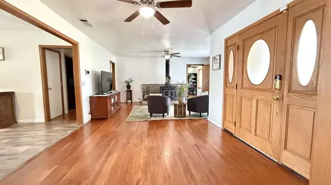 Entry Way - 4005 W Iris Ave, Visalia, CA 93277 photo 2 of 4