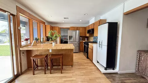 Kitchen - 4005 W Iris Ave, Visalia, CA 93277 photo 3 of 6