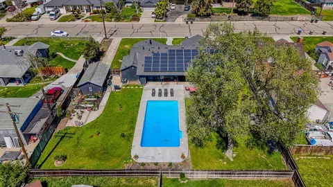 View/Area - 4005 W Iris Ave, Visalia, CA 93277 photo 4 of 4