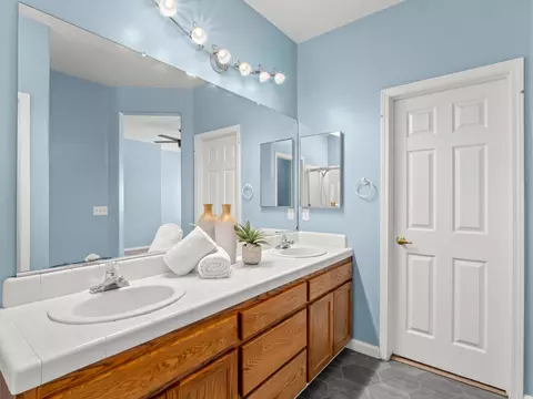 Bath - 600 Haven Way, Lemoore, CA 93245 photo 3 of 5