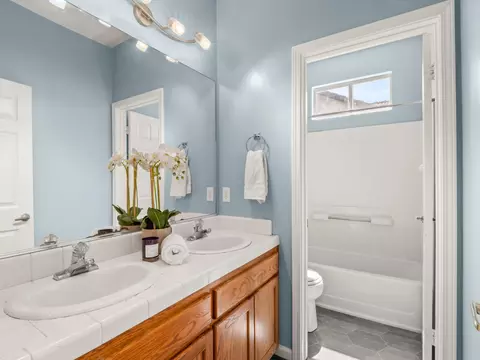Bath - 600 Haven Way, Lemoore, CA 93245 photo 1 of 5
