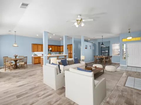 Living - 600 Haven Way, Lemoore, CA 93245 photo 2 of 4