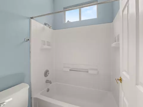 Bath - 600 Haven Way, Lemoore, CA 93245 photo 2 of 5
