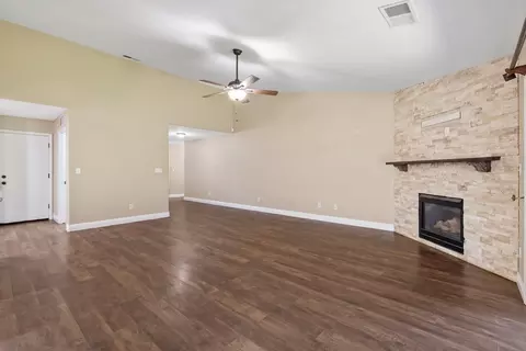 2427 E Dorothea Ave, Visalia, CA 93292 photo 9
