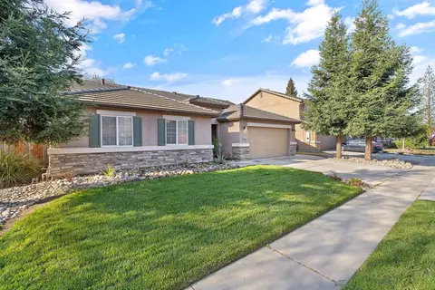 2427 E Dorothea Ave, Visalia, CA 93292 photo 3