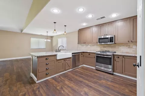 2427 E Dorothea Ave, Visalia, CA 93292 photo 17