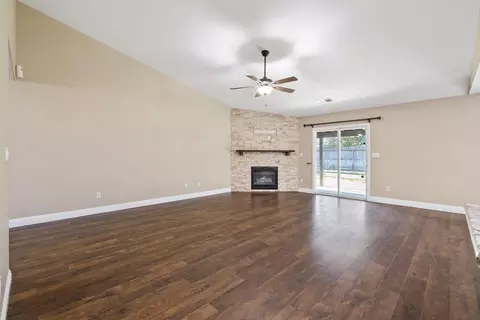 2427 E Dorothea Ave, Visalia, CA 93292 photo 8