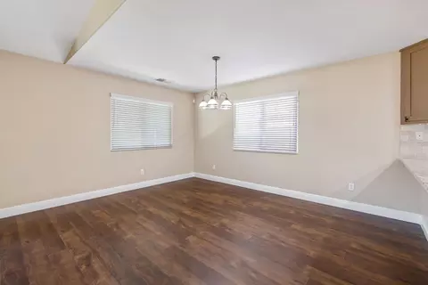 2427 E Dorothea Ave, Visalia, CA 93292 photo 14