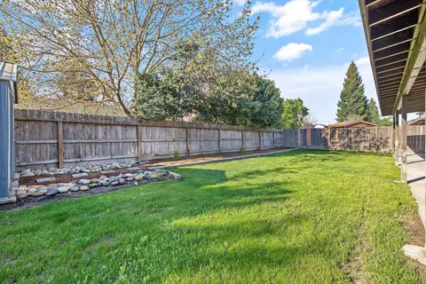 2427 E Dorothea Ave, Visalia, CA 93292 photo 40