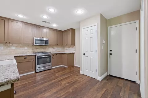 2427 E Dorothea Ave, Visalia, CA 93292 photo 15