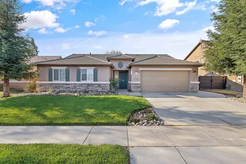 2427 E Dorothea Ave, Visalia, CA 93292