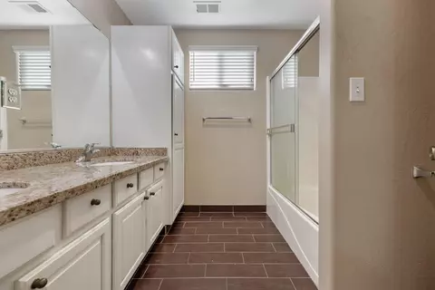 2427 E Dorothea Ave, Visalia, CA 93292 photo 29