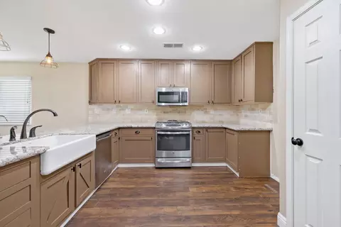 2427 E Dorothea Ave, Visalia, CA 93292 photo 16