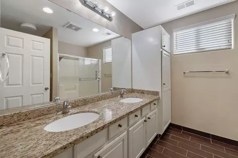 2427 E Dorothea Ave, Visalia, CA 93292 photo 27