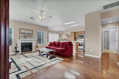 681 Sandcastle Ave, Lemoore, CA 93245 photo 9