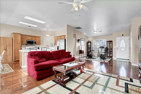 681 Sandcastle Ave, Lemoore, CA 93245 photo 10
