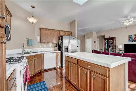681 Sandcastle Ave, Lemoore, CA 93245 photo 14