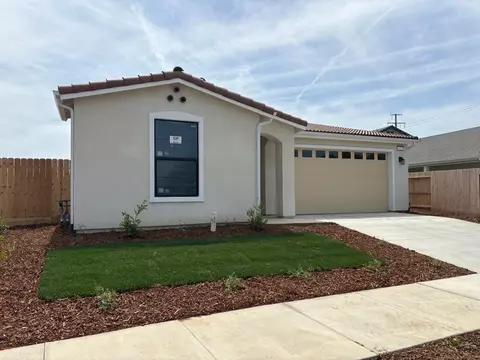 931 E Harter Dr, Visalia, CA 93292