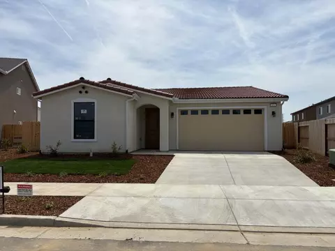 931 E Harter Dr, Visalia, CA 93292 photo 2