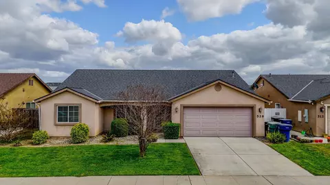 528 Topanga St, Tulare, CA 93274