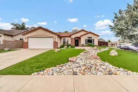 1014 W Sandstone Dr, Hanford, CA 93230