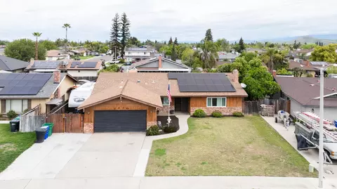 2070 W Garden Ln, Porterville, CA 93257