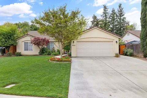 2523 W Babcock Ct, Visalia, CA 93291