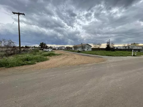 2053 Zumwalt Ave, Tulare, CA 93274
