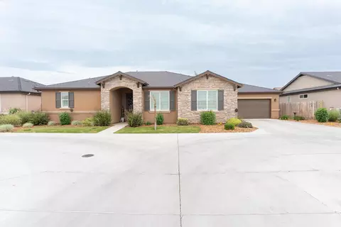 3017 Dorset St, Tulare, CA 93274