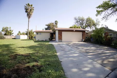 1256 N Forest Pl, Farmersville, CA 93223