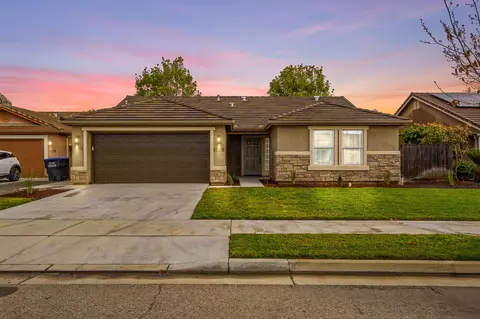 1028 W Westmont Ct, Visalia, CA 93277