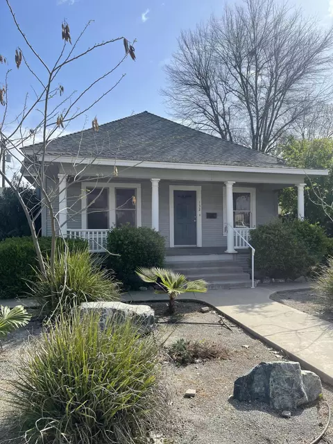 132 N Gale Hill Ave, Lindsay, CA 93247
