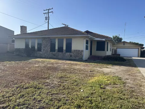 1501 E Bardsley Ave, Tulare, CA 93274