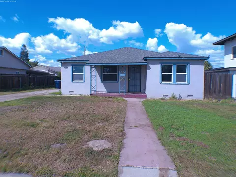 1072 E Academy Ave, Tulare, CA 93274