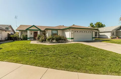 1017 Greenwood Ct, Hanford, CA 93230