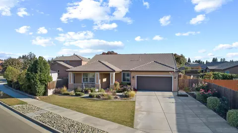 1343 E Monte Vista Ct, Visalia, CA 93292
