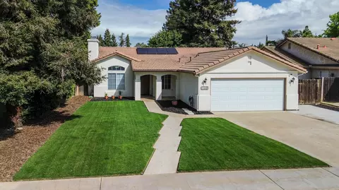 1112 S Cain St, Visalia, CA 93292