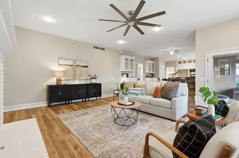 Living - 2511 E Harter Ct, Visalia, CA 93292 photo 4 of 6