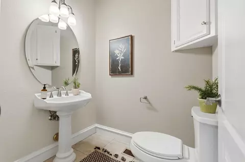 Bath - 2511 E Harter Ct, Visalia, CA 93292 photo 1 of 7
