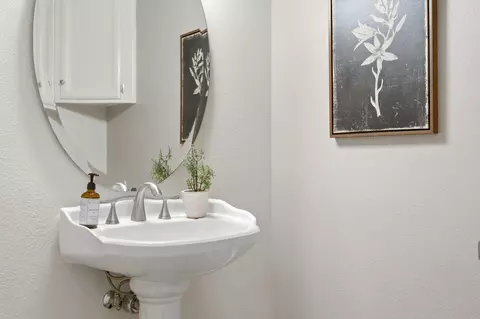 Bath - 2511 E Harter Ct, Visalia, CA 93292 photo 2 of 7