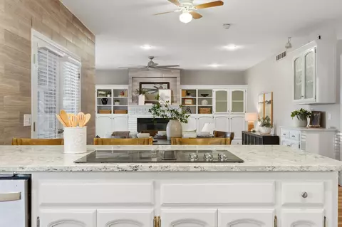 Kitchen - 2511 E Harter Ct, Visalia, CA 93292 photo 2 of 5