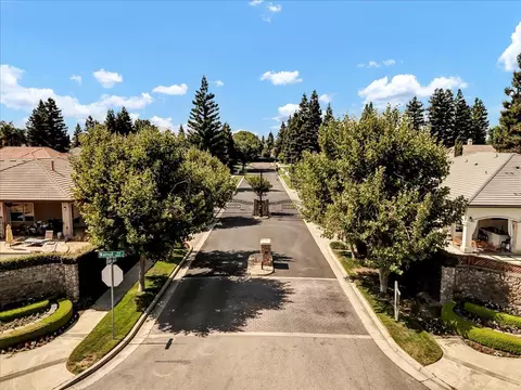 View/Area - 2511 E Harter Ct, Visalia, CA 93292 photo 2 of 2