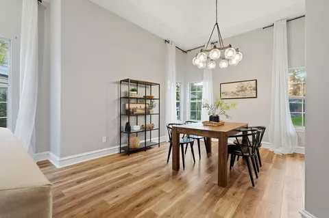 Dining - 2511 E Harter Ct, Visalia, CA 93292 photo 1 of 10